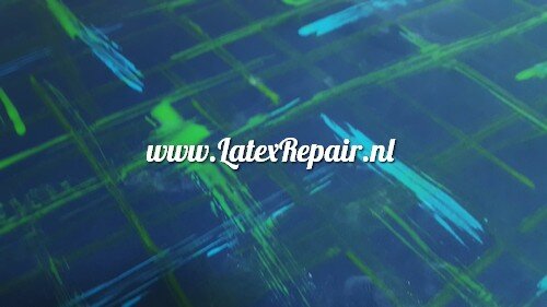 Latex - 40093 - Lijnen criss cross - met cool blacklight effect!